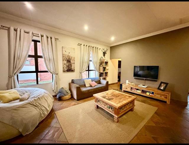 3 BEDROOM TOWNHOUSE FOR SALE IN EQUESTRIA